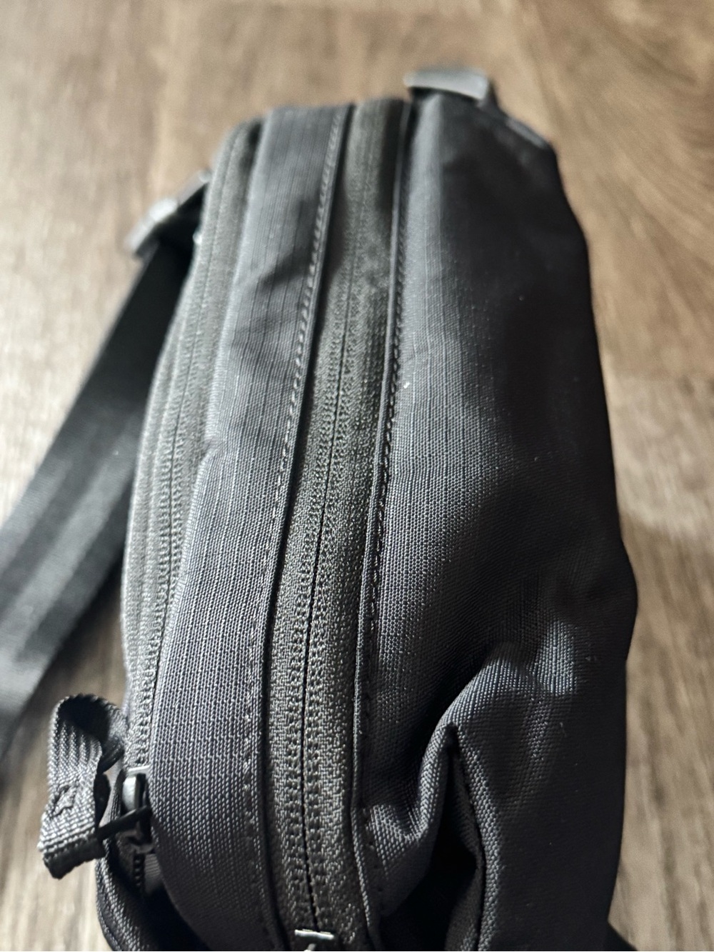 Moment 2L Minimalist Camera Sling Bag - Picture 9 of 11